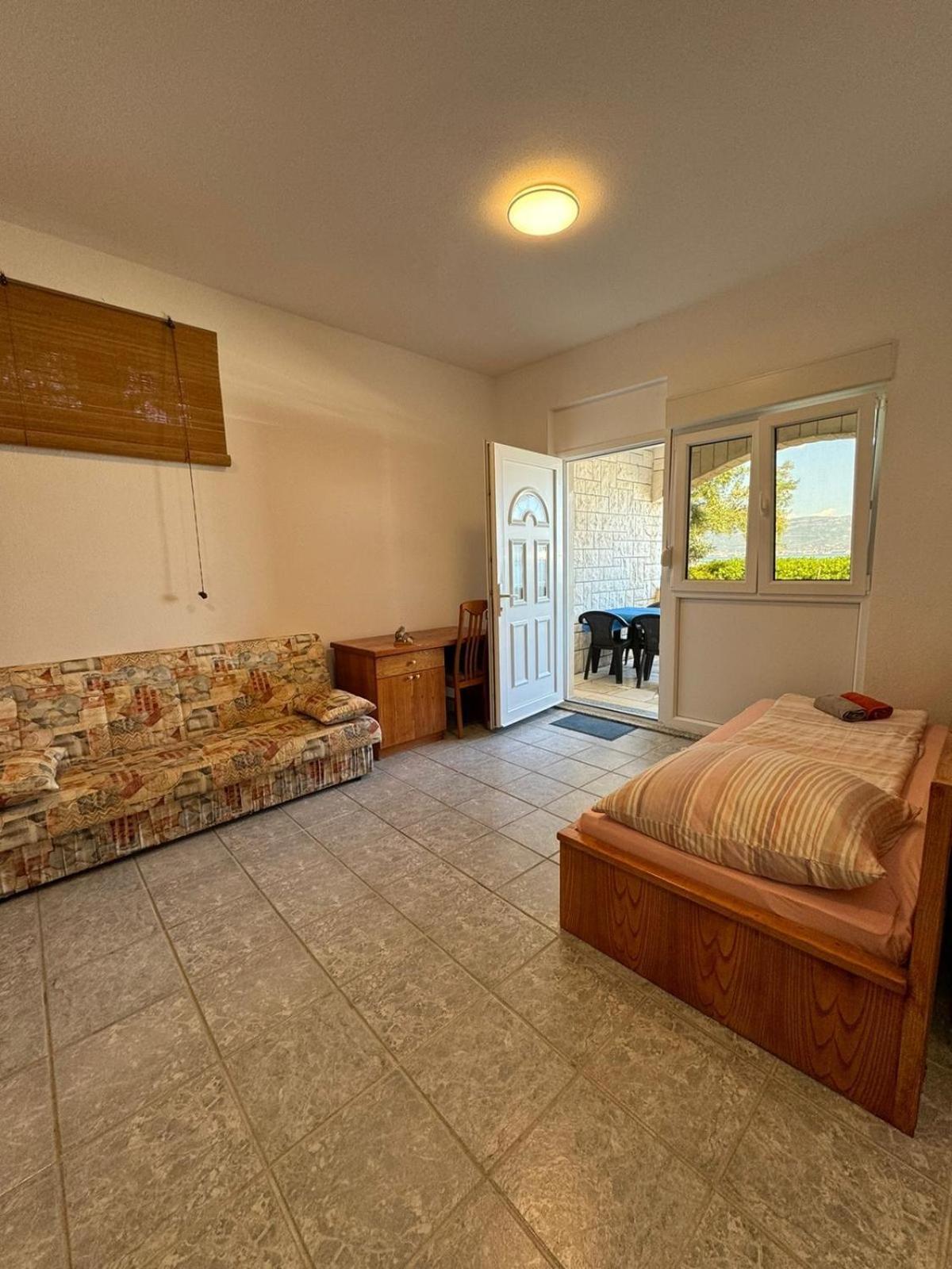 Apartments By The Sea Slatine, Ciovo - 1139 Habitación foto